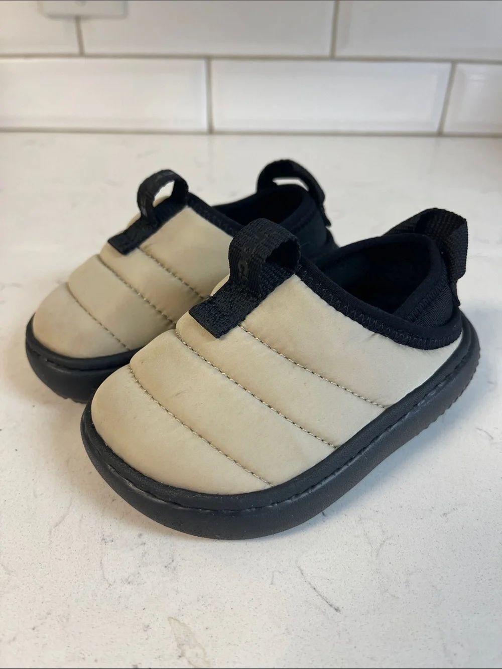 Crocs Kids' Classic Puff Moc Toddler Size 6 Moth/Multi